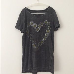 Cute Flowery T-shirt with Front Pocket